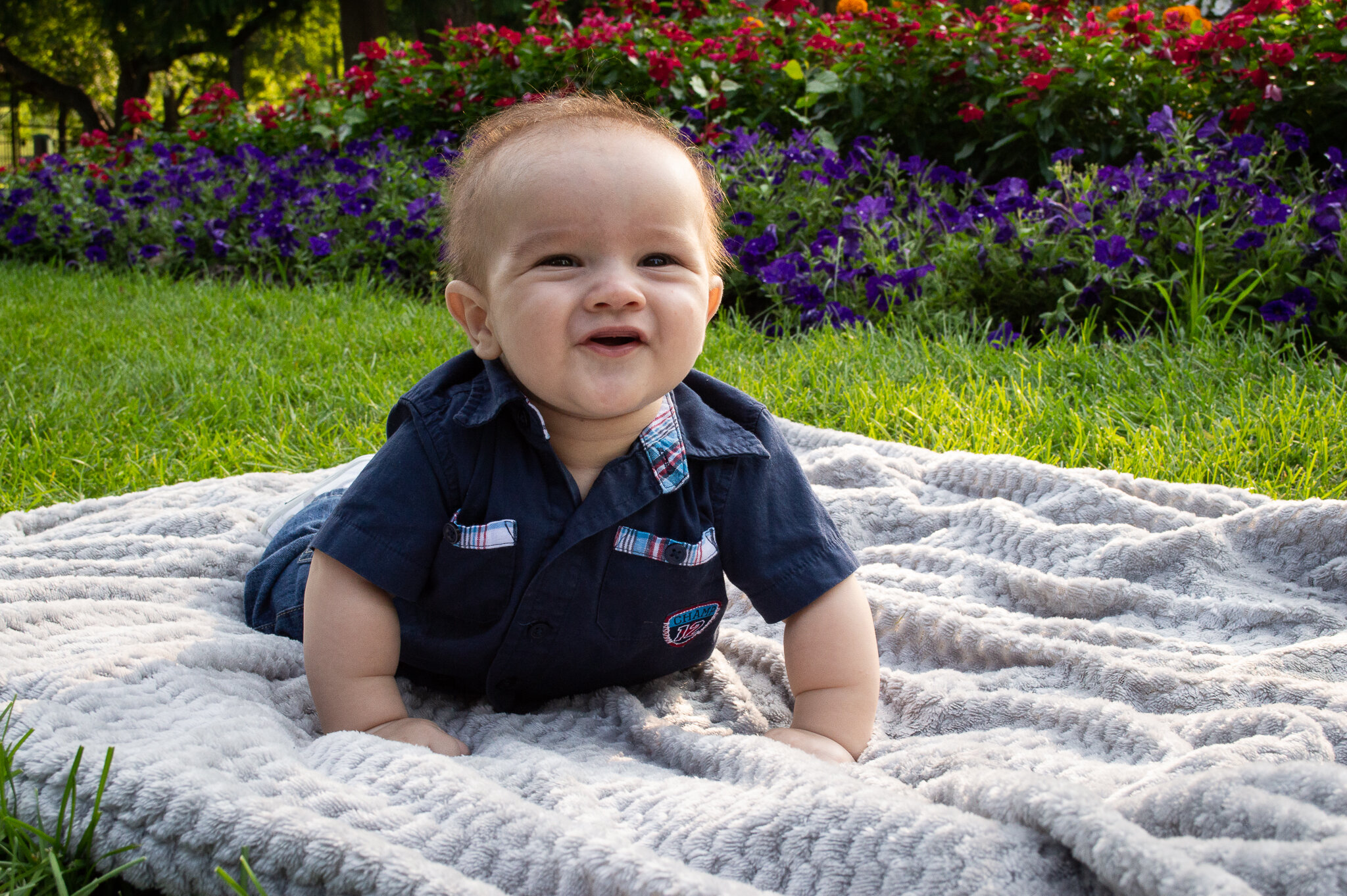6 month old boy smiling at his milestone session