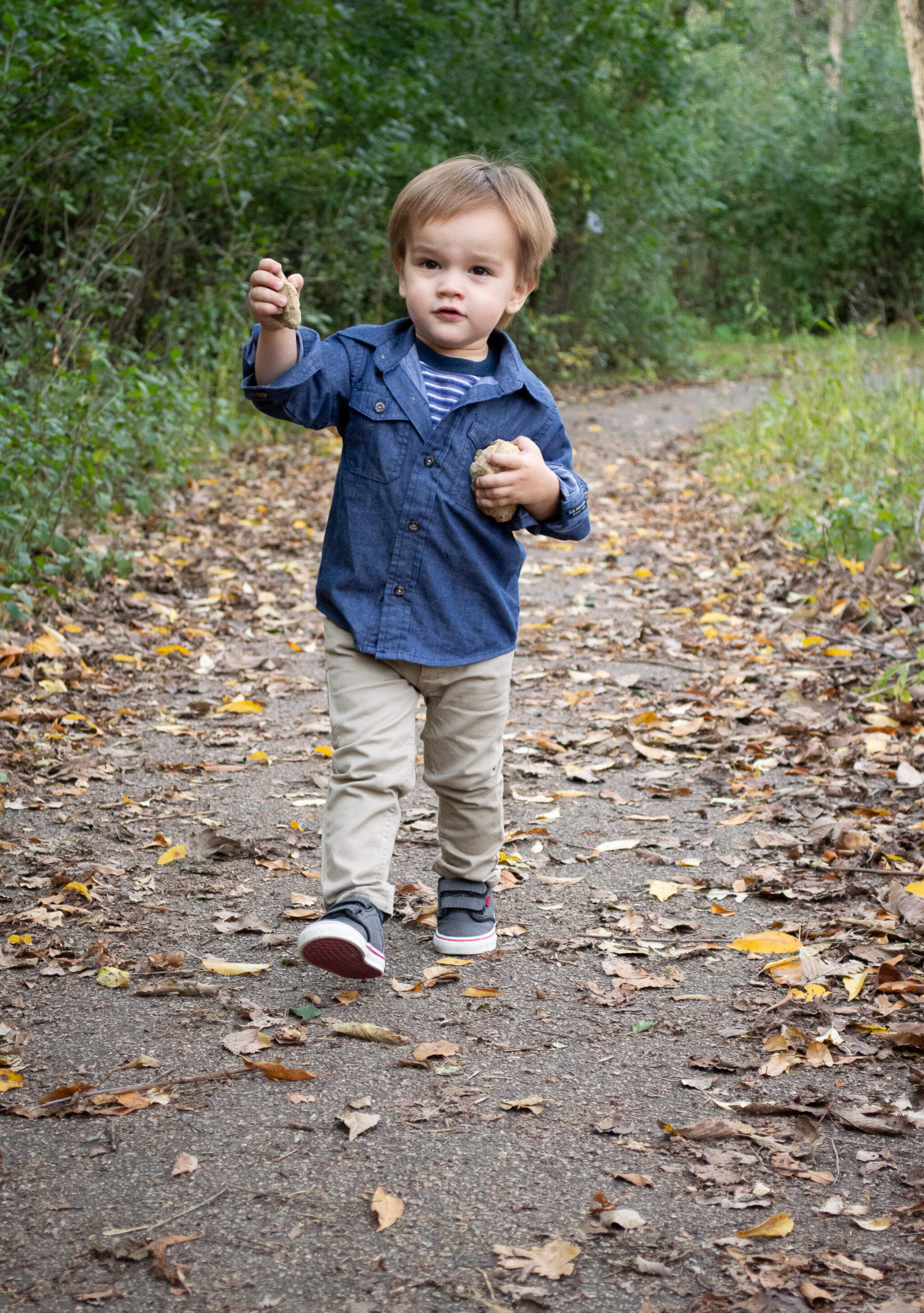 one year old boy walking during his milestone session