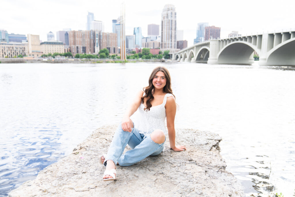 Urban senior picture ideas - Where to take photos in Minneapolis - Kristen Elizabeth Photography