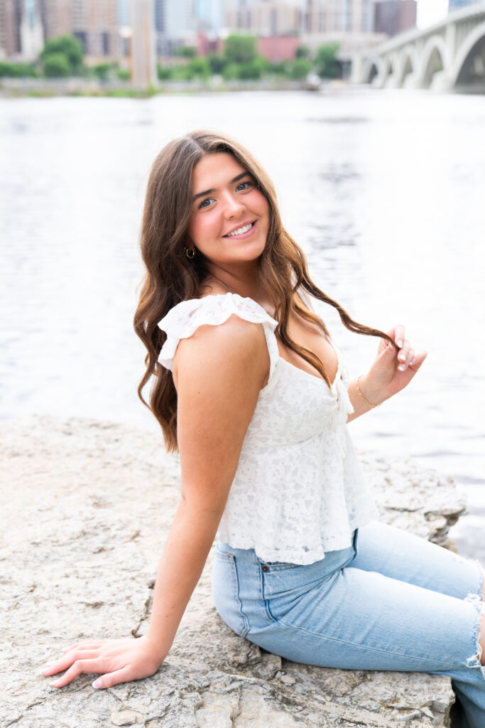 Cute outfit ideas for senior pictures - What to wear for senior photos - Minnesota senior photography - Kristen Elizabeth Photography