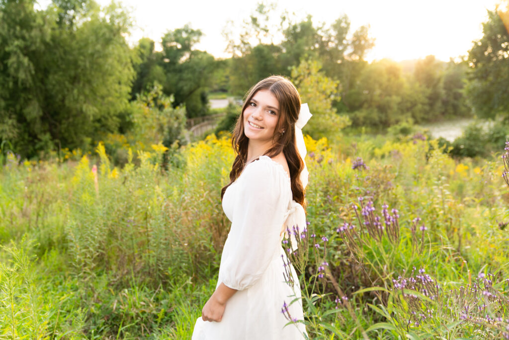 senior pictures in a field