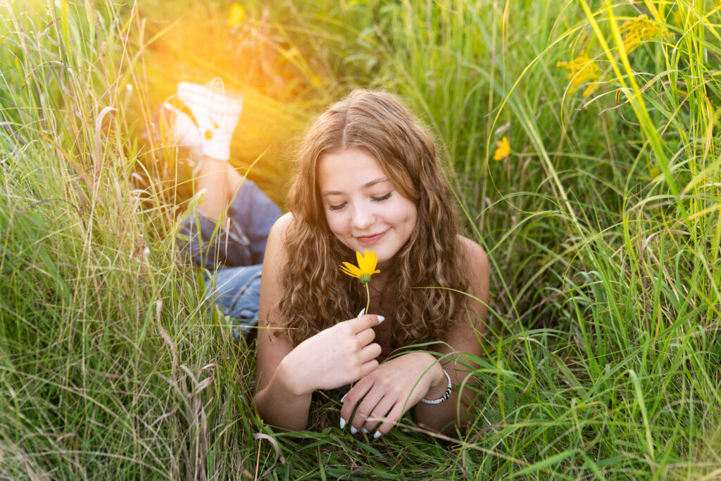 senior pictures in a field