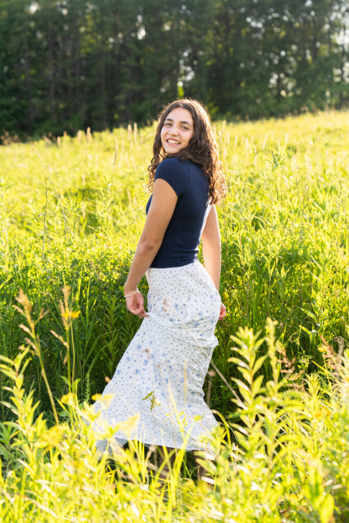 senior photos in a field