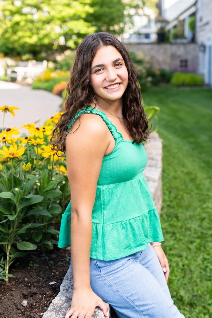 cute pose ideas for girls for senior pictures