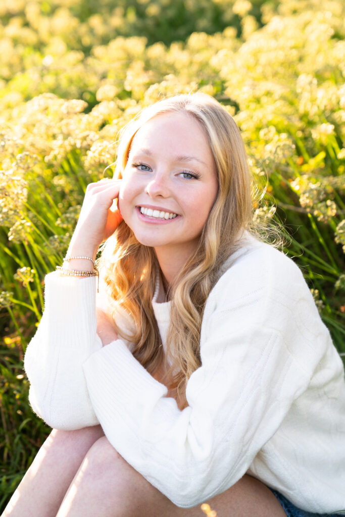 senior pictures in a field