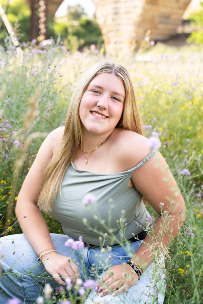 senior photos in a field