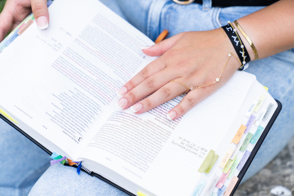 Senior pictures with a Bible